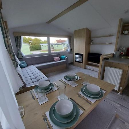 Woofles Luxury Caravan At Knaresborough Lido Apartment Exterior photo