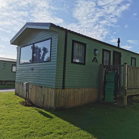 Woofles Luxury Caravan At Knaresborough Lido Apartment Exterior photo