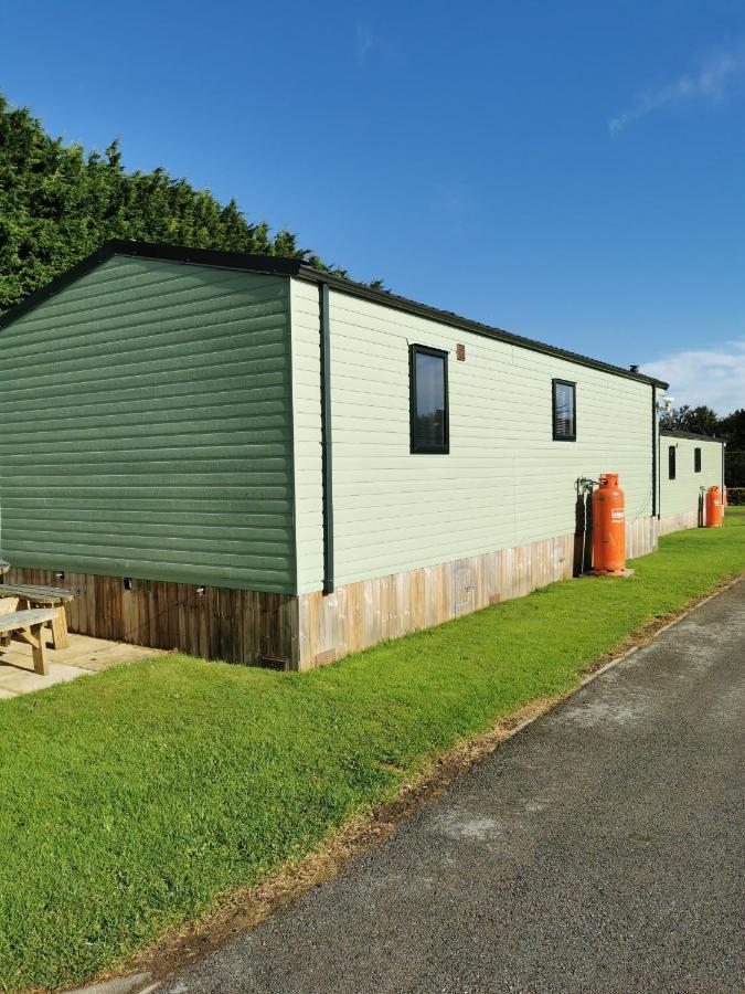 Woofles Luxury Caravan At Knaresborough Lido Exterior photo