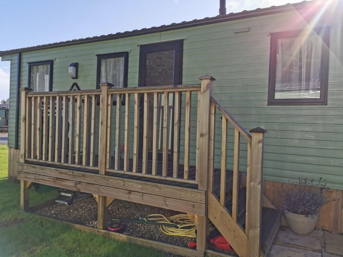 Woofles Luxury Caravan At Knaresborough Lido Exterior photo