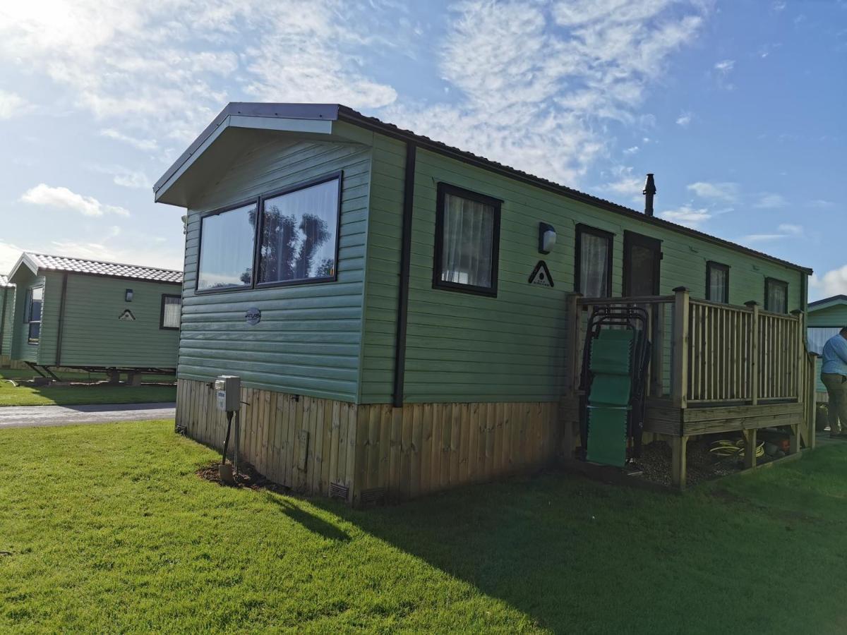 Woofles Luxury Caravan At Knaresborough Lido Apartment Exterior photo