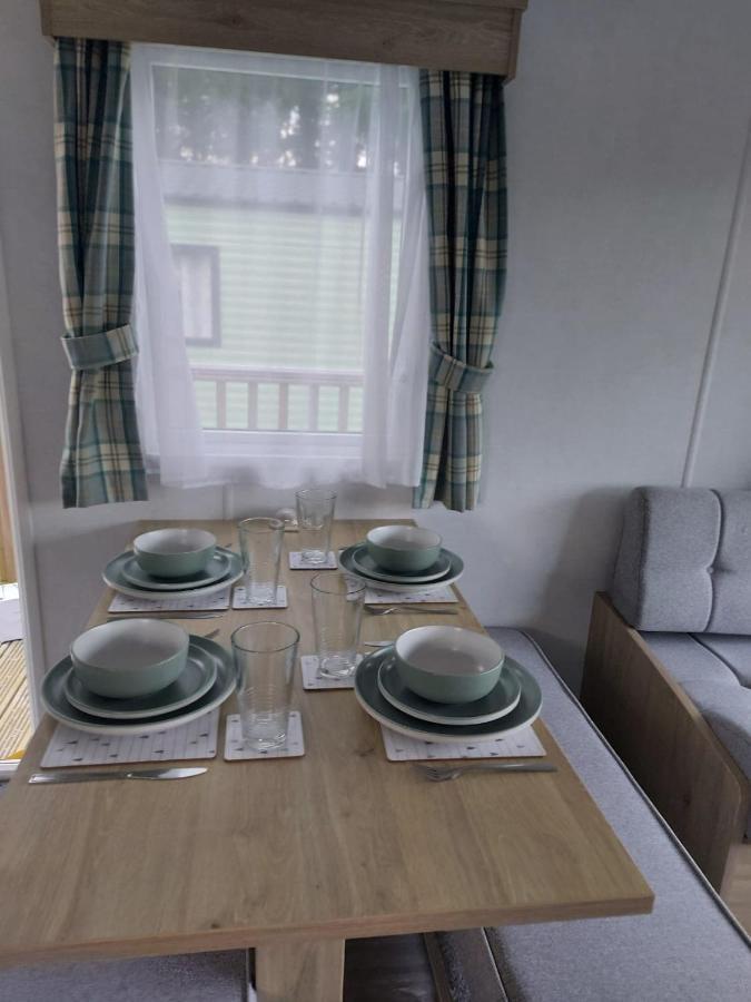 Woofles Luxury Caravan At Knaresborough Lido Exterior photo