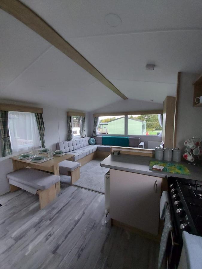 Woofles Luxury Caravan At Knaresborough Lido Exterior photo