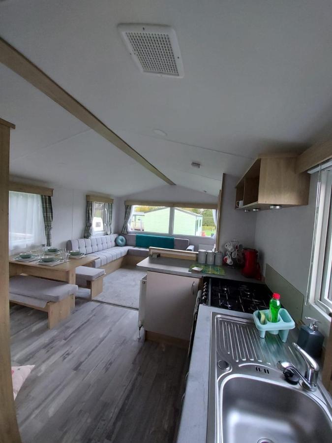 Woofles Luxury Caravan At Knaresborough Lido Apartment Exterior photo