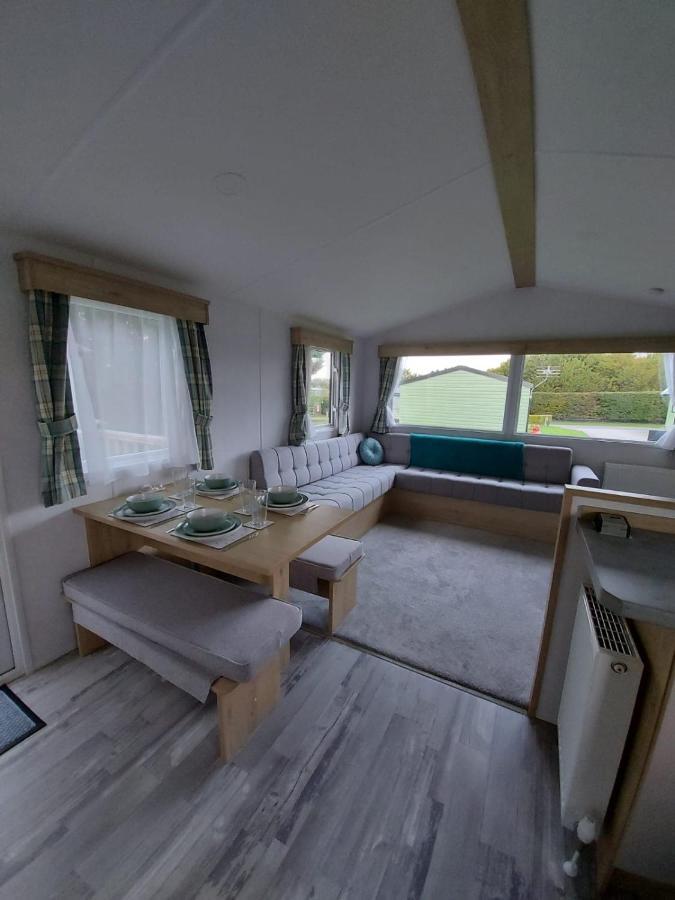 Woofles Luxury Caravan At Knaresborough Lido Apartment Exterior photo